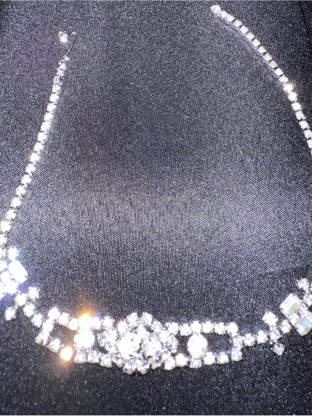 Lovely rhinestone choker necklace